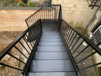 Extra long metal backyard outdoor stairs midlanding custom railings