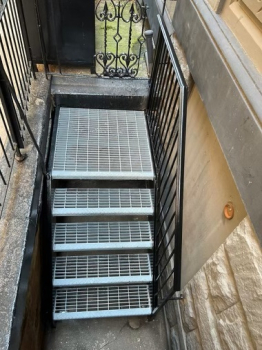 small outdoor grating steps